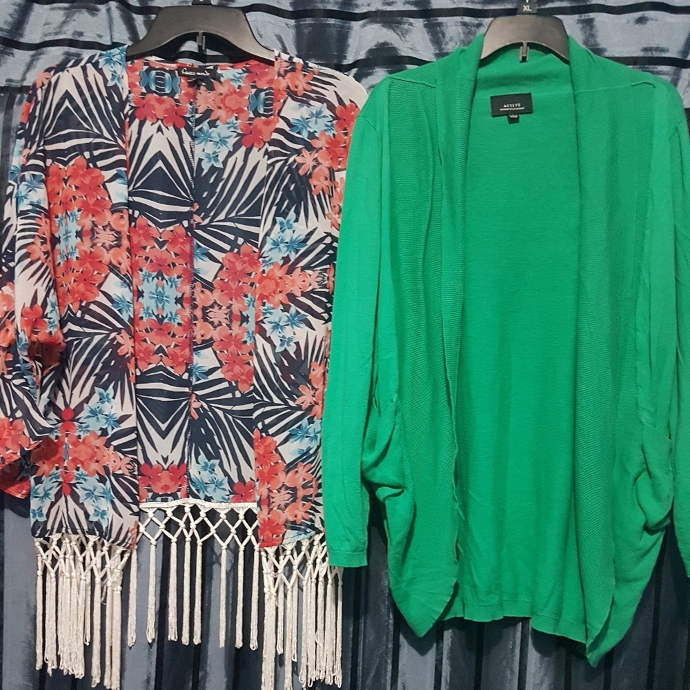 <<<SOLD>>>>>>>>>>4 pc bundle - Picture 2 of 4